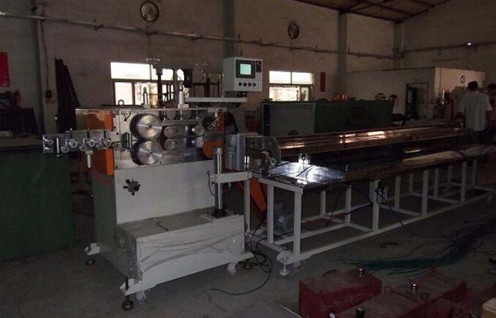 Microcomputer High-speed Wire Cutting Machine